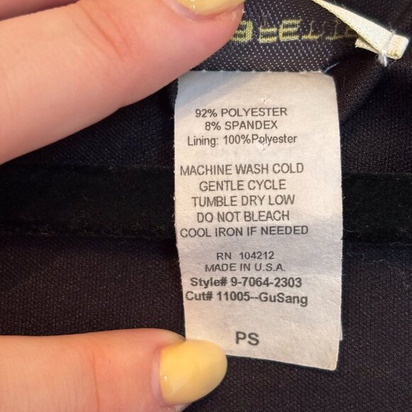 Laura Petites Asymmetrical Y2K Floral Top Black Pink V-Neck - Picture 7 of 10